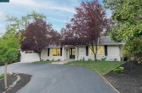 Photo of 3958 Los Arabis Dr Dr, Lafayette, CA 94549 (MLS # 41130527)