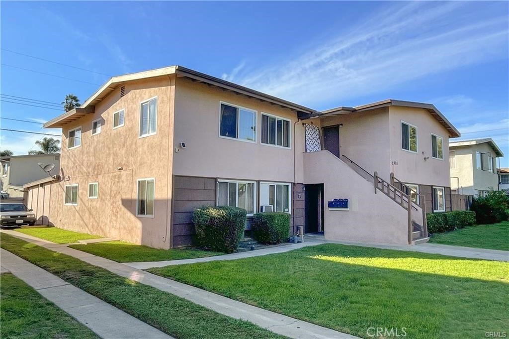 2516 2516 S Rosewood