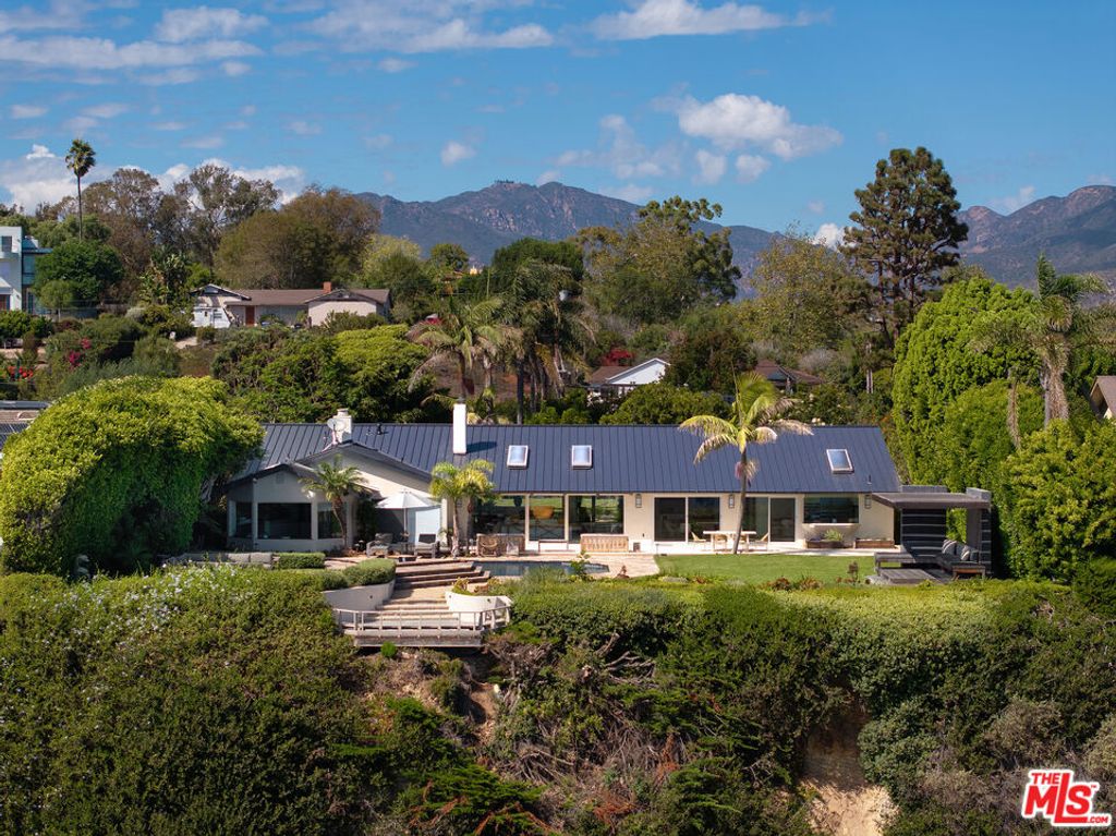 Photo of 29020 Cliffside Drive, Malibu, CA 90265 (MLS # 26638167)