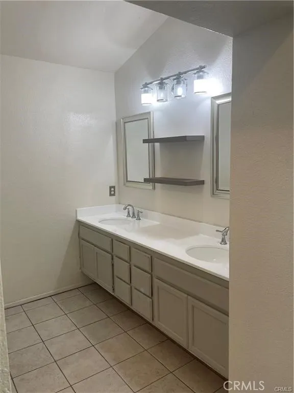 Fontana, California 92337, United States, 3 Bedrooms Bedrooms, ,2 BathroomsBathrooms,Residential,Active,253916