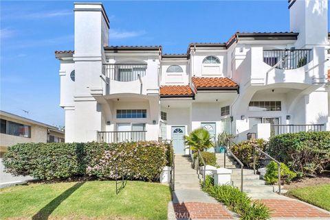 Photo of 200 N Catalina Avenue #F, Redondo Beach, CA 90277 (MLS # SB26006532)