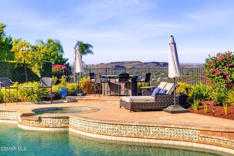 Photo of 1021 Lynnmere Drive, Thousand Oaks, CA 91360 (MLS # 226003900)