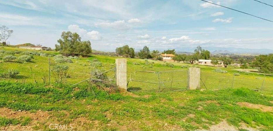 Spacious & Versatile 2.17 acres of land offers endless possibilities to build your dream home, start a farm, or hold for future appreciation.
This lot is a fantastic value in a growing area. Prime location situated in Perris, CA, a thriving city with easy access to major highways (I-215, I-15), shopping, schools, and recreation.
Great for investment. Land is a limited resource, and Perris is experiencing steady growth. Zoning potential, check with the city for permitted uses, but this lot could be ideal for single-family homes, ranching, or other approved developments. This is a blank canvas ready for your vision. No demolition or cleanup needed!