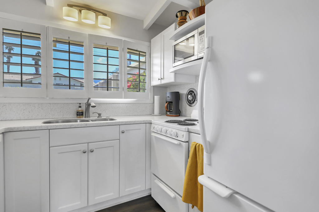 Sand & Shadows - Residential