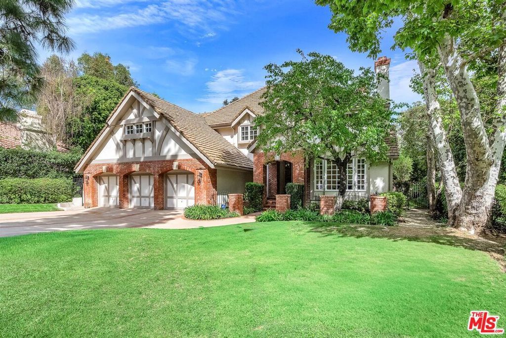 Photo of 3225 Iredell Lane, Studio City, CA 91604 (MLS # 26840745)