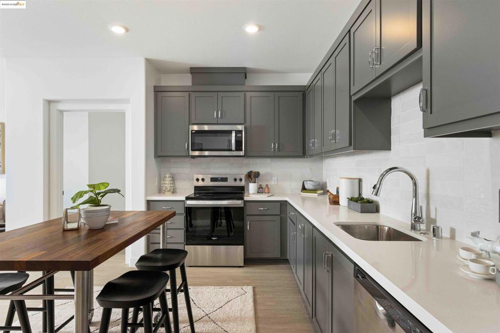 HAYWARD - Residential