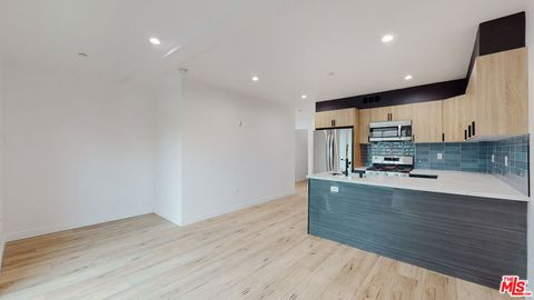 Photo of 6807 Gloria Avenue #1, Los Angeles, CA 91406 (MLS # 25630689)