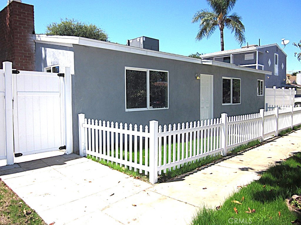 Properties 1 5209 Sylmar Avenue
