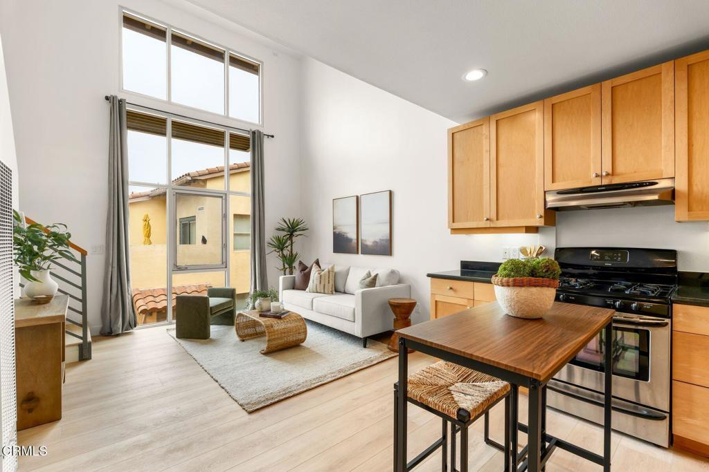 Properties 285 N Ventura Avenue 6