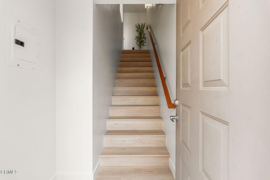Properties 285 N Ventura Avenue 6