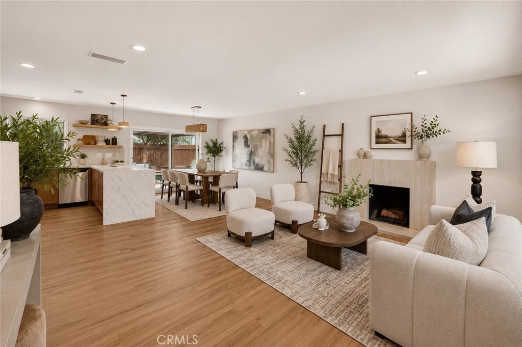 1825 Rolling Hills
