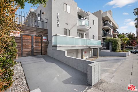 Photo of 1530 N Formosa Avenue, Los Angeles, CA 90046 (MLS # 26662069)