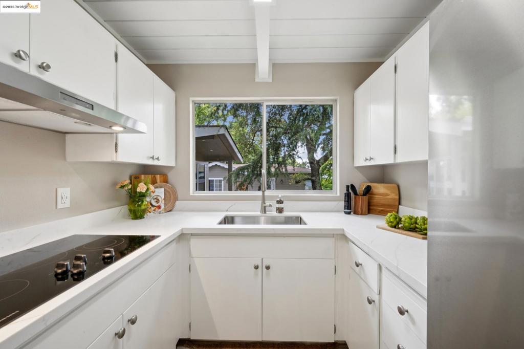 LINCOLN HIGHLAND - Residential