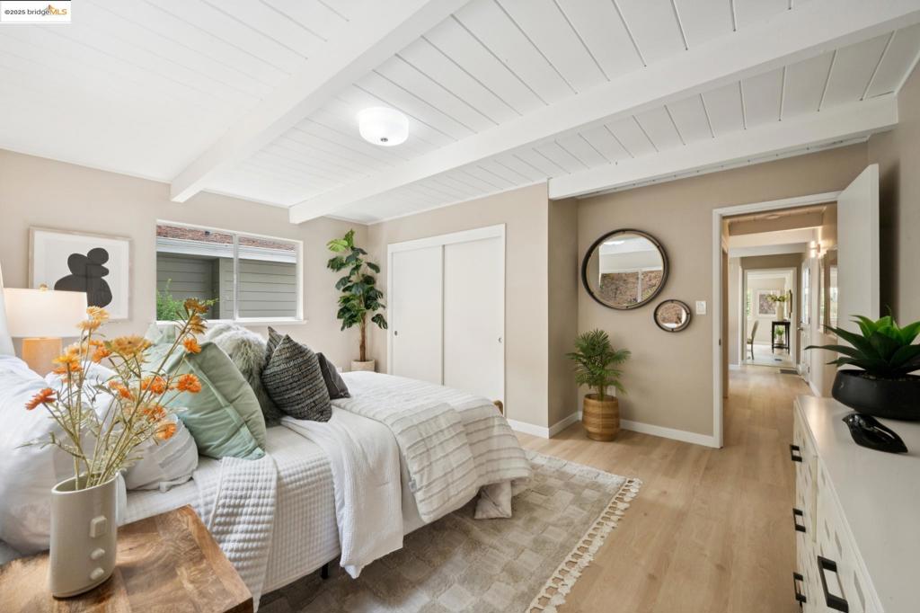 LINCOLN HIGHLAND - Residential