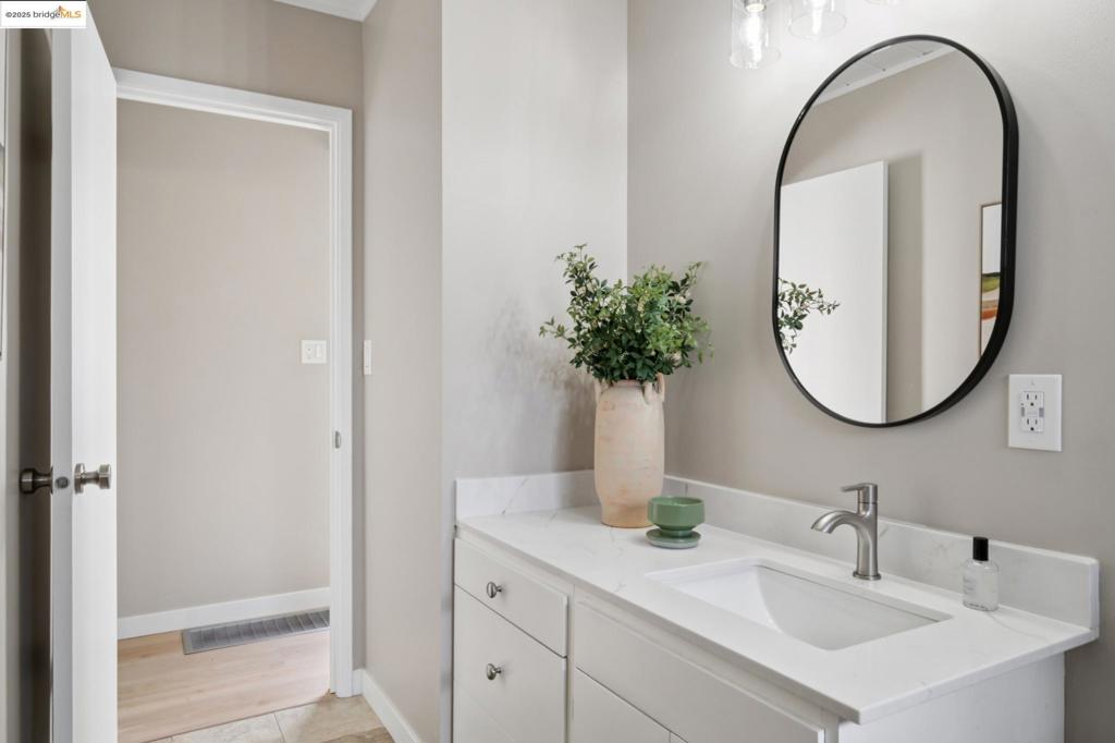LINCOLN HIGHLAND - Residential