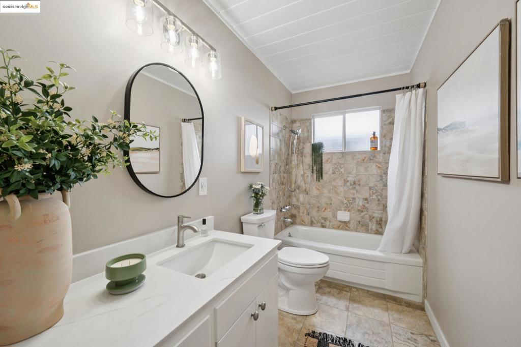LINCOLN HIGHLAND - Residential