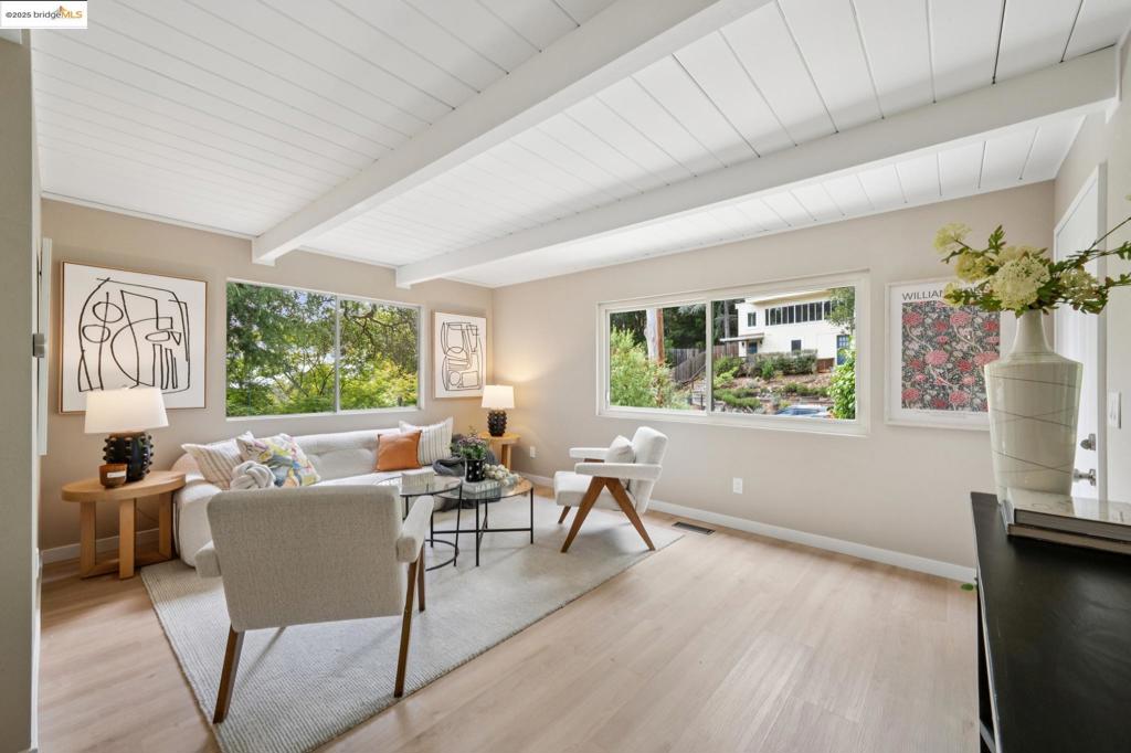 LINCOLN HIGHLAND - Residential