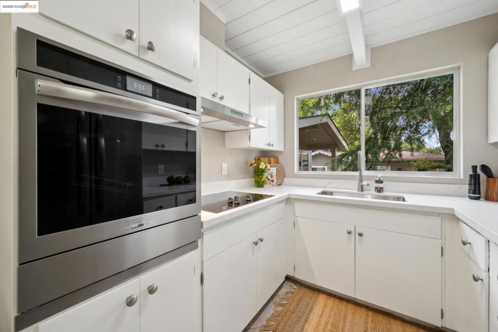 LINCOLN HIGHLAND - Residential