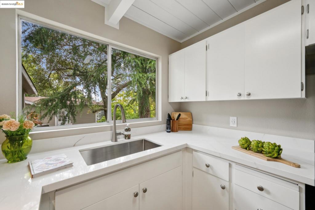 LINCOLN HIGHLAND - Residential