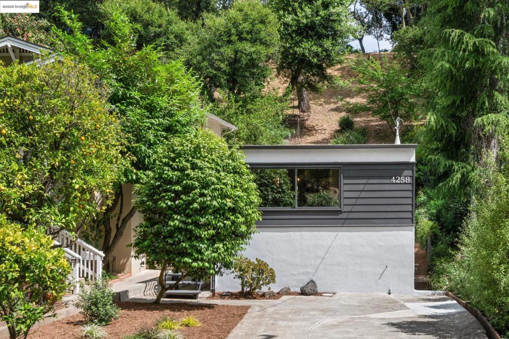 LINCOLN HIGHLAND - Residential