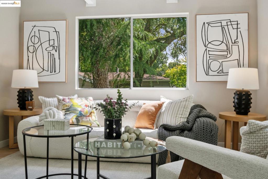 LINCOLN HIGHLAND - Residential