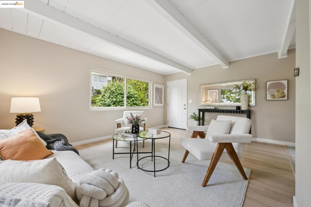 LINCOLN HIGHLAND - Residential