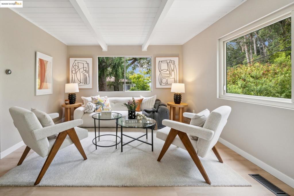 LINCOLN HIGHLAND - Residential