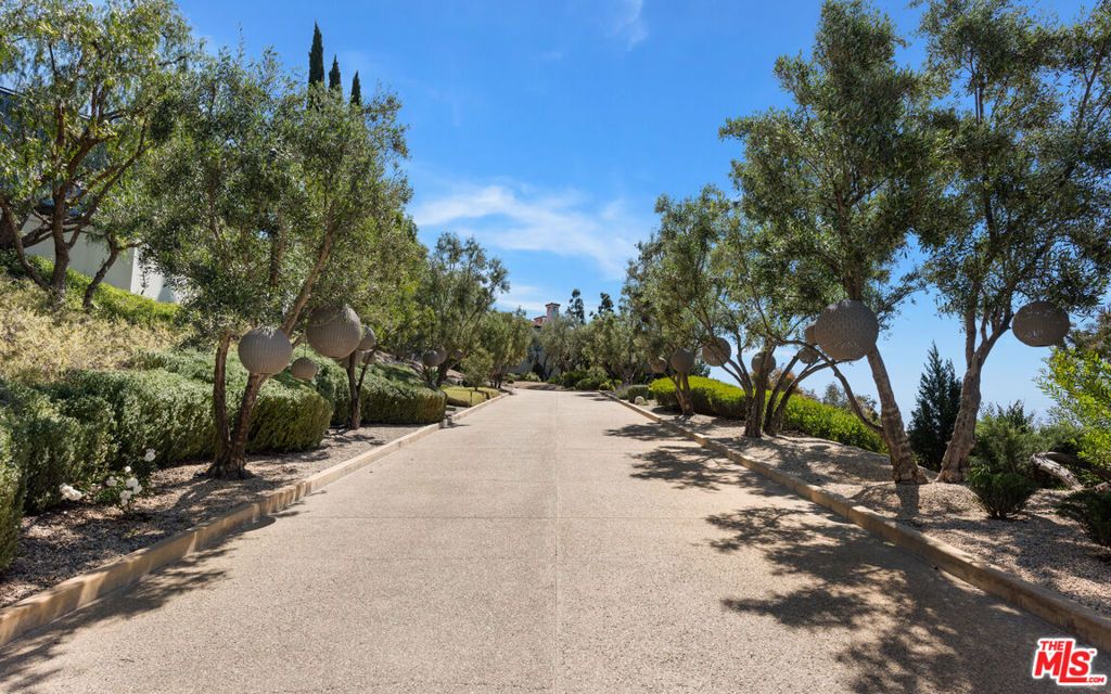 Photo of 9904 Kip Drive, Beverly Hills, CA 90210 (MLS # 25555899)