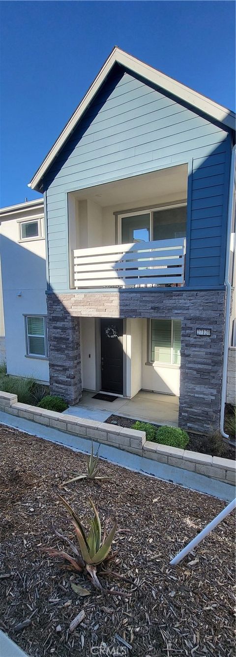 Photo of 27120 Purple Sage Court, Valencia, CA 91381 (MLS # SR26023856)