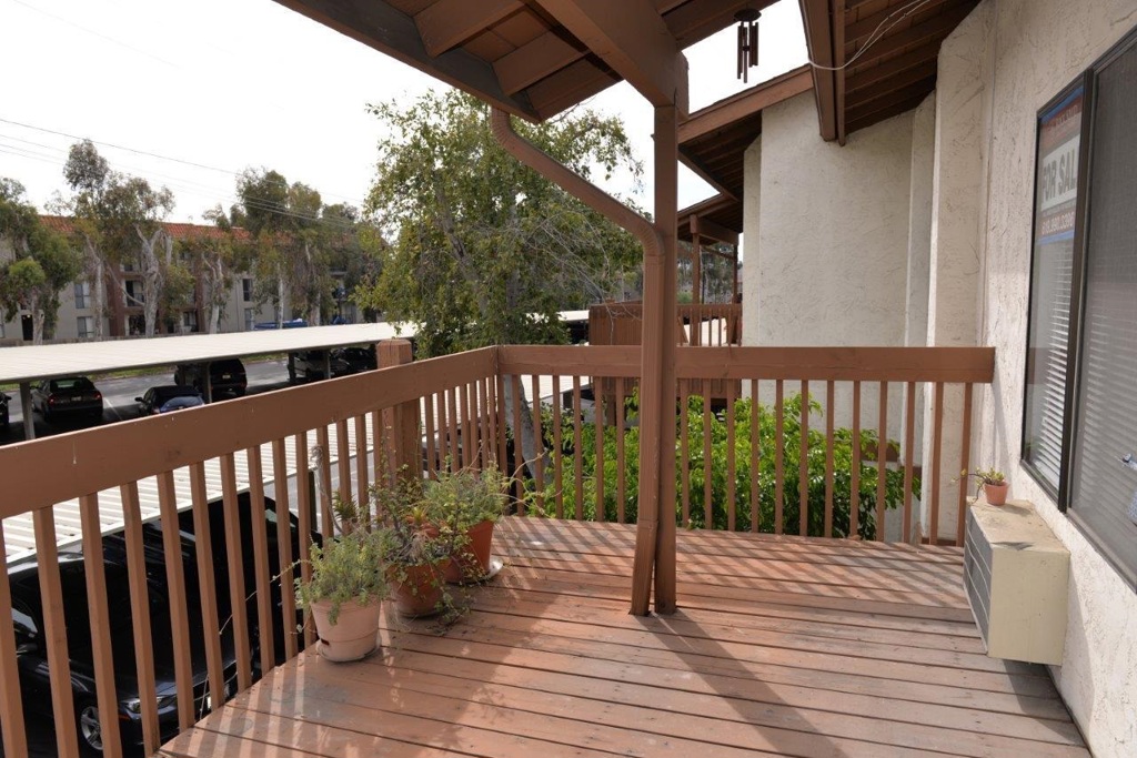 Open spacious one bedroom and one bath home with a large walk in closet in the Master Bedroom. Enjoy the pool, jacuzzi and clubhouse/game - room. Central location close to grocery stores, Qualcomm Stadium, golf course, trolley and freeways. This home is ready for Move In! Neighborhoods: Mission Valley Complex Features: ,,,