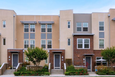 Photo of 39 Brownstone Way, Aliso Viejo, CA 92656 (MLS # OC26110428)