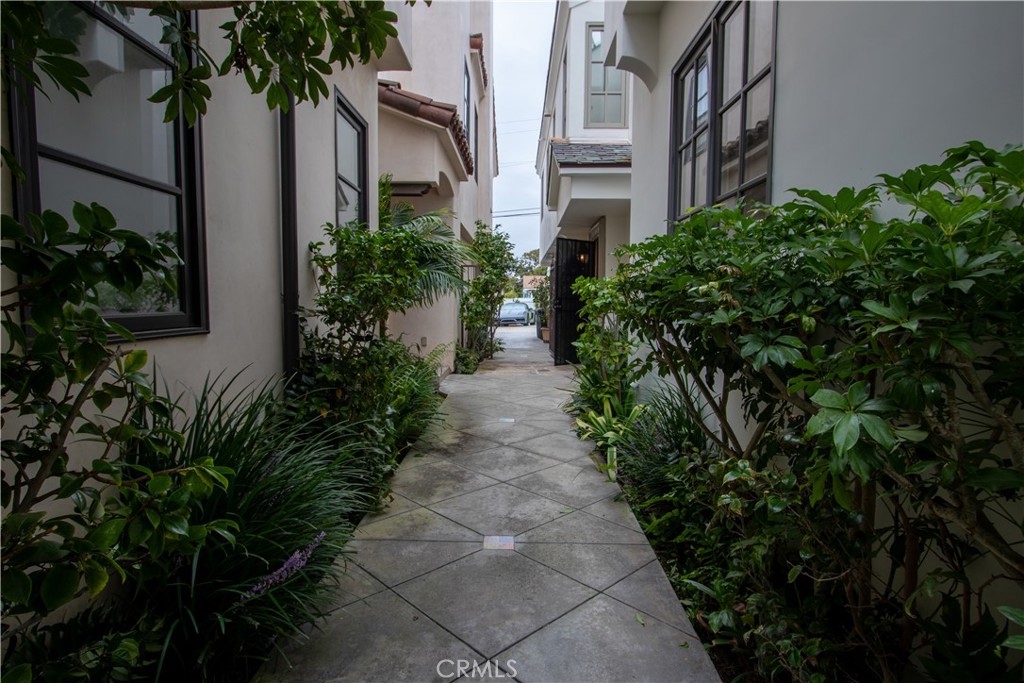 Corona del Mar South of PCH (CDMS) - Residential