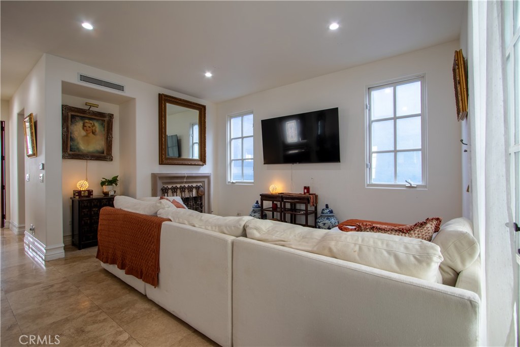 Corona del Mar South of PCH (CDMS) - Residential