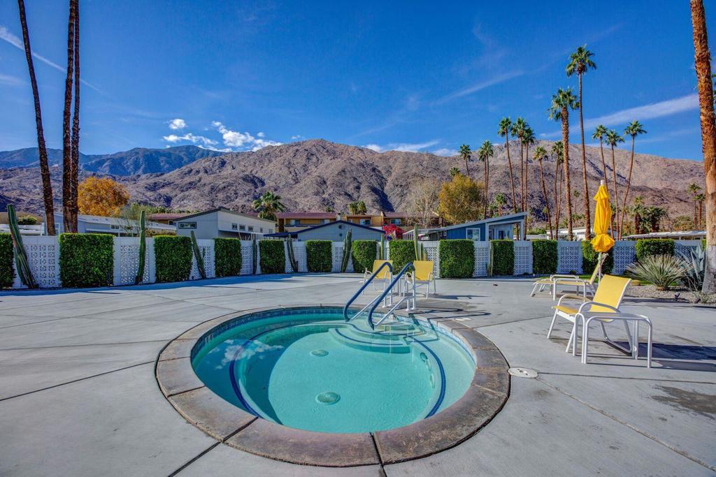 Palm Canyon Mobile C - Manufactured In Park