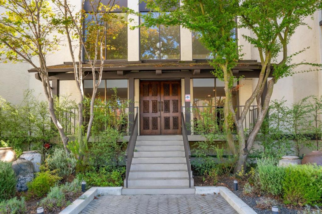 1515 Floribunda Avenue 304