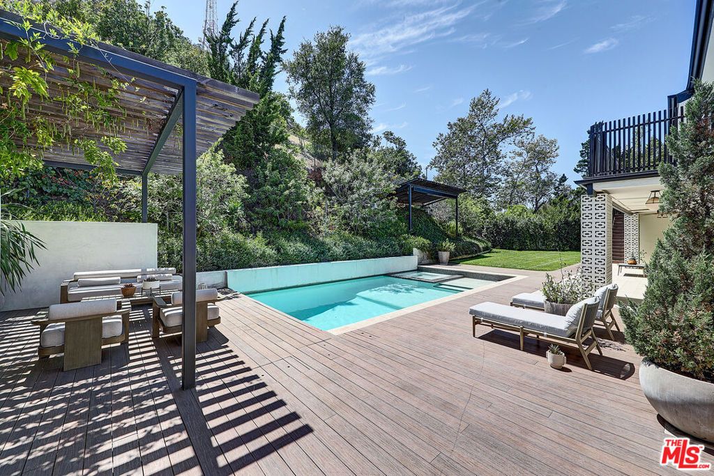 Photo of 8674 Edwin Drive, Los Angeles, CA 90046 (MLS # 25585449)