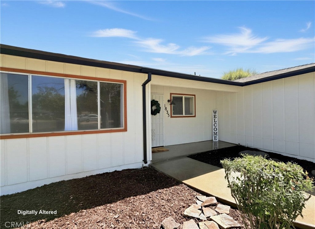 1833 W Pico