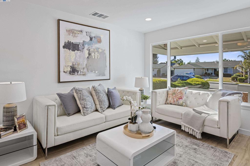 SUNDALE - Residential