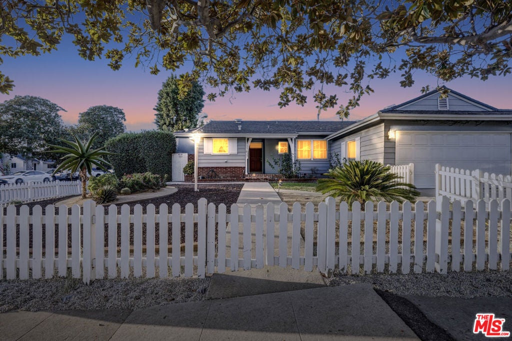 Photo of 11637 Charnock Road, Los Angeles, CA 90066 (MLS # 26104002)
