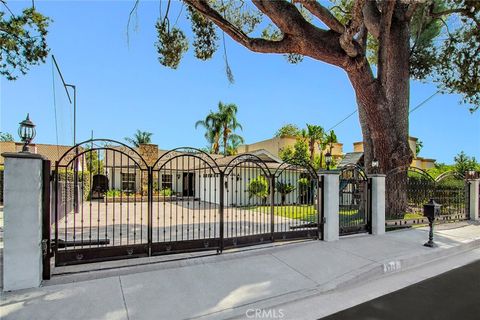 Photo of 5316 Mecca Avenue, Tarzana, CA 91356 (MLS # SR26030387)