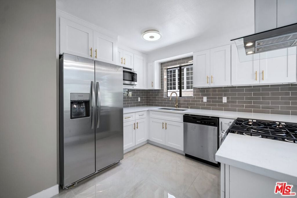 869 S Wooster Street 301