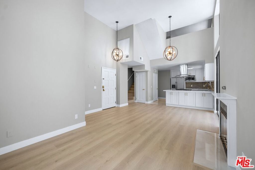 869 S Wooster Street 301