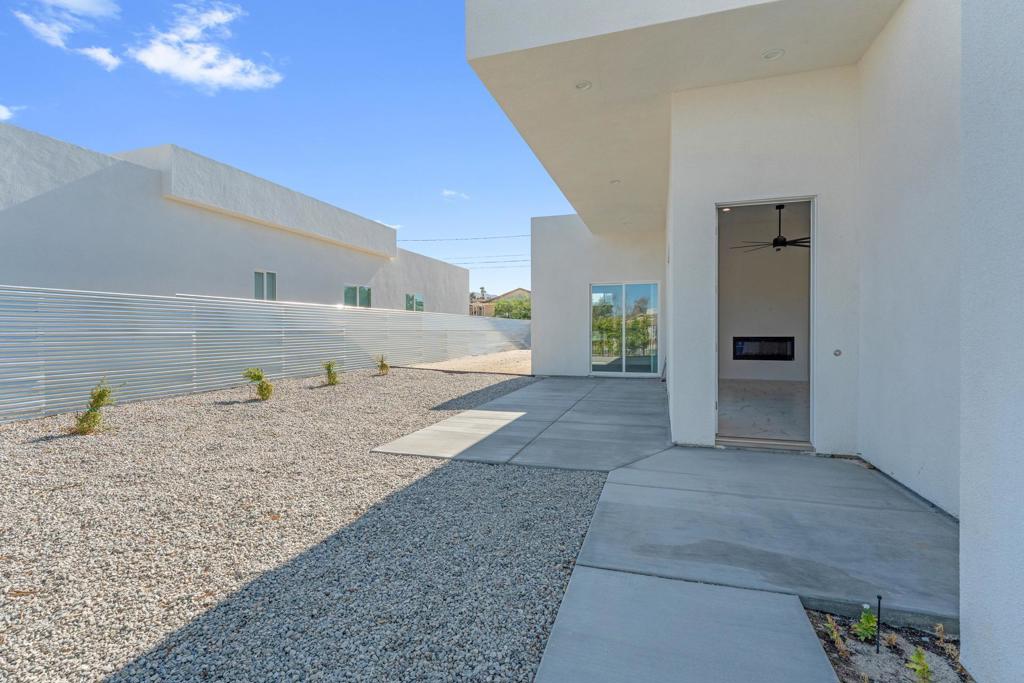 15480 Avenida Rambla