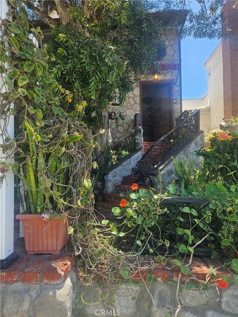 Photo of 306 6th ST, Huntington Beach, CA 92648 (MLS # OC26139027)