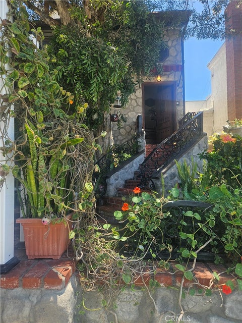 Photo of 306 6th ST, Huntington Beach, CA 92648 (MLS # OC26139027)
