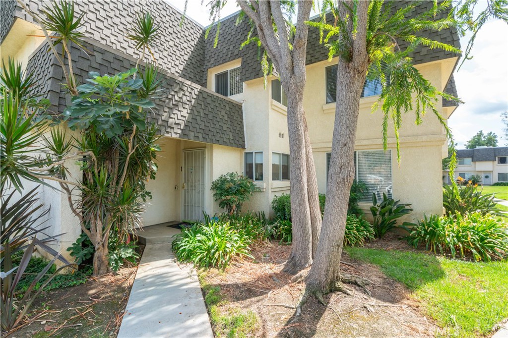 19036 Kittridge Street 1