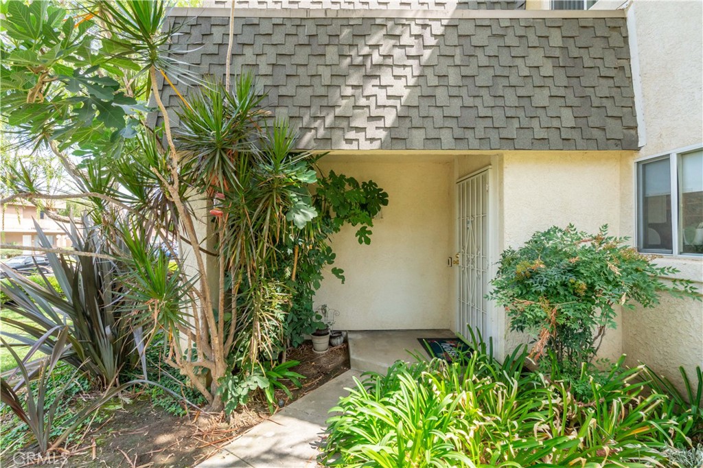 This beautiful condominium is nestled a fantastic Reseda community, and as soon as you step inside you’ll immediately recognize the owner’s true
“Pride-Of-Ownership.” Here are just a few of its many other fine features: You’ll step into flowing 1,374 square foot floor plan that is in “Move-In-Con-
dition” with recessed lighting, a designer paint scheme and complementary flooring. The spacious living room is bathed in natural light from the
sliding glass patio door, and has a custom built media center. The family’s cook is going to appreciate the kitchen’s abundant cabinets, ample counters, durable stainless steel sink, built-in stainless steel appliances, and the convenience of the adjoining dining area. All 4 bedrooms have efficient ceiling fans for easy cooling. 2 full bathrooms. Central heat & air for year-round comfort. 2 car garage. You’re going to experience “Resort Style LIving” enjoying the community’s lush greenbelts, sparkling pool, and tennis court. Great location close to shopping, grocery stores, restaurants, and minutes away from the Orange Line Busway, Pierce College, Topanga Mall, The Village at Topanga, and Warner center with its entertainment and myriad of gourmet restaurants. Call now for all the details and I’ll gladly arrange your private tour.
