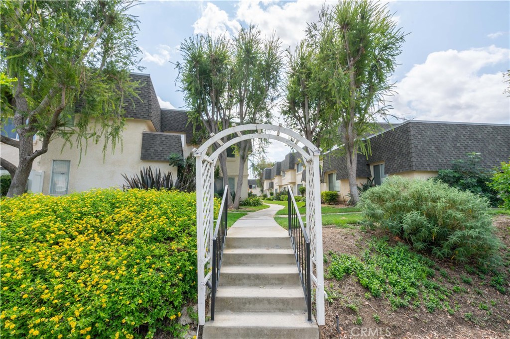 19036 Kittridge Street 1