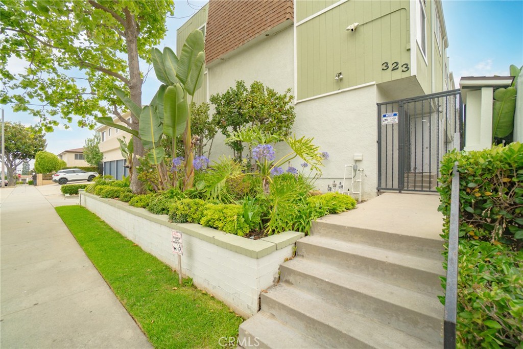 323 E Plymouth Street 10