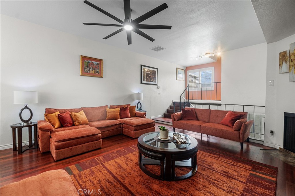 323 E Plymouth Street 10
